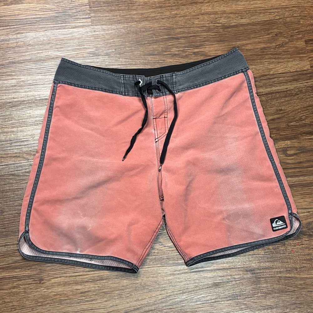 2013 Quiksilver Boardshorts Men's 36 Coral Black Surf Swim Trunks